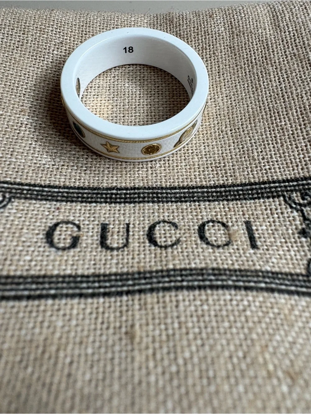 Gucci iconic 18k gold ring with gemstones